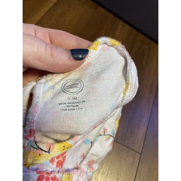 0-3 Months Baby Girl Romper One Piece Snaps EUC - Picture 2 of 3